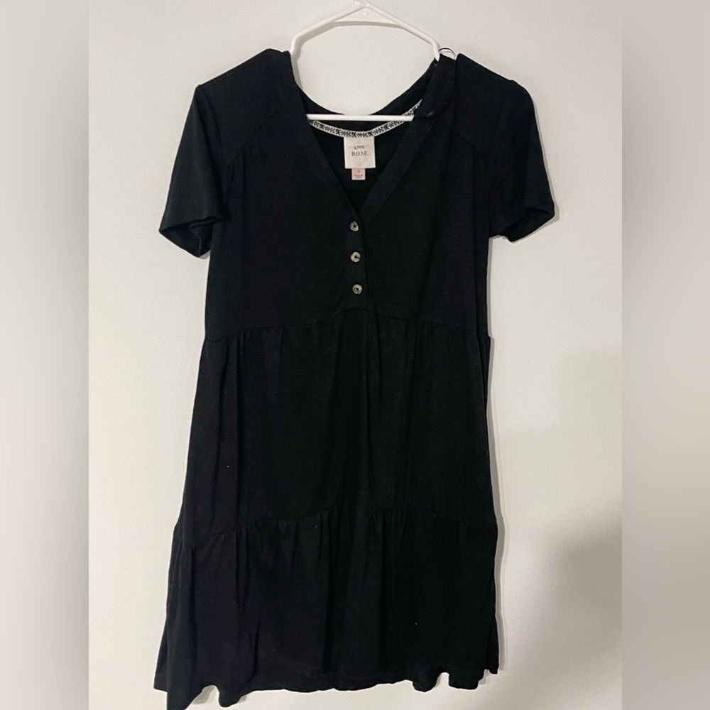 Black short sleeve flowy dress